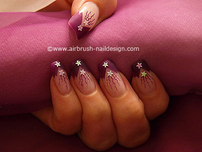 Nailart with hologram stars and airbrush colour