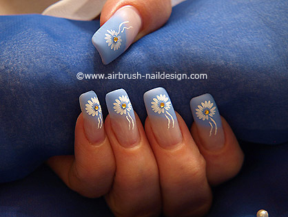 Marguerite as airbrush fingernail motive - Nail art 150