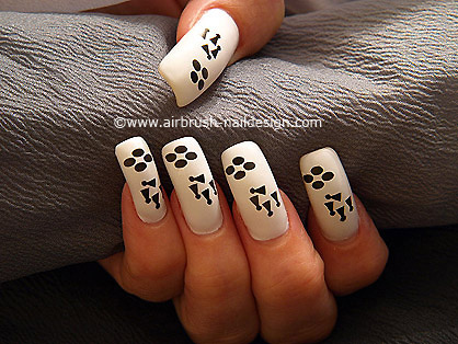 Fingernail motive with airbrush colour in black and white - Airbrush 059
