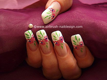 Blumen French Motiv mit Airbrush-Farben - Airbrush Nailart Motiv 071