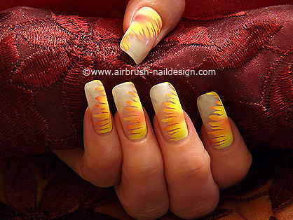 Nail art motive with effect lines and airbrush colours