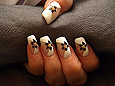 Motivo de flor con nail art bouillons en oro -Aerografa 112